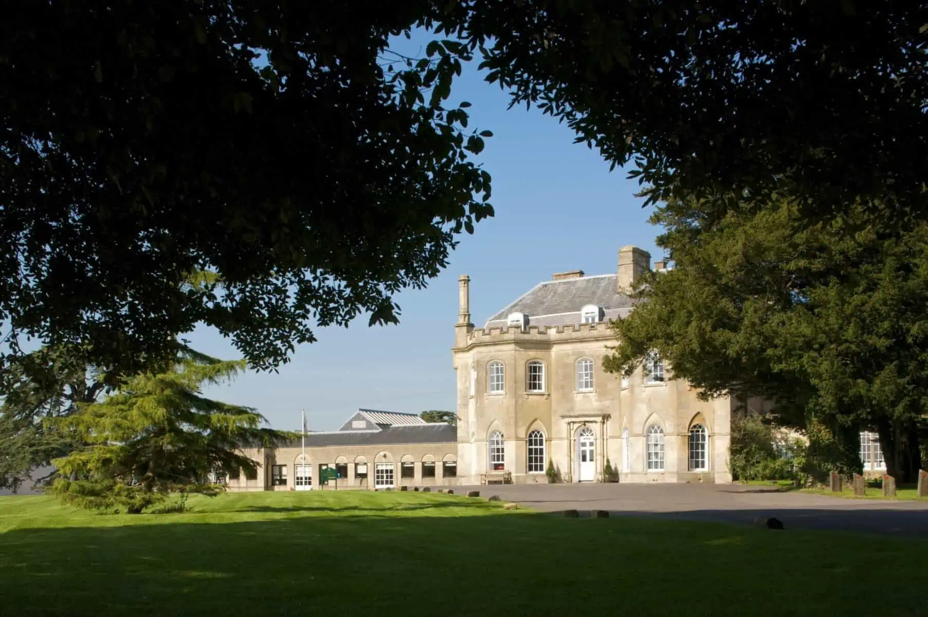 Stonar School